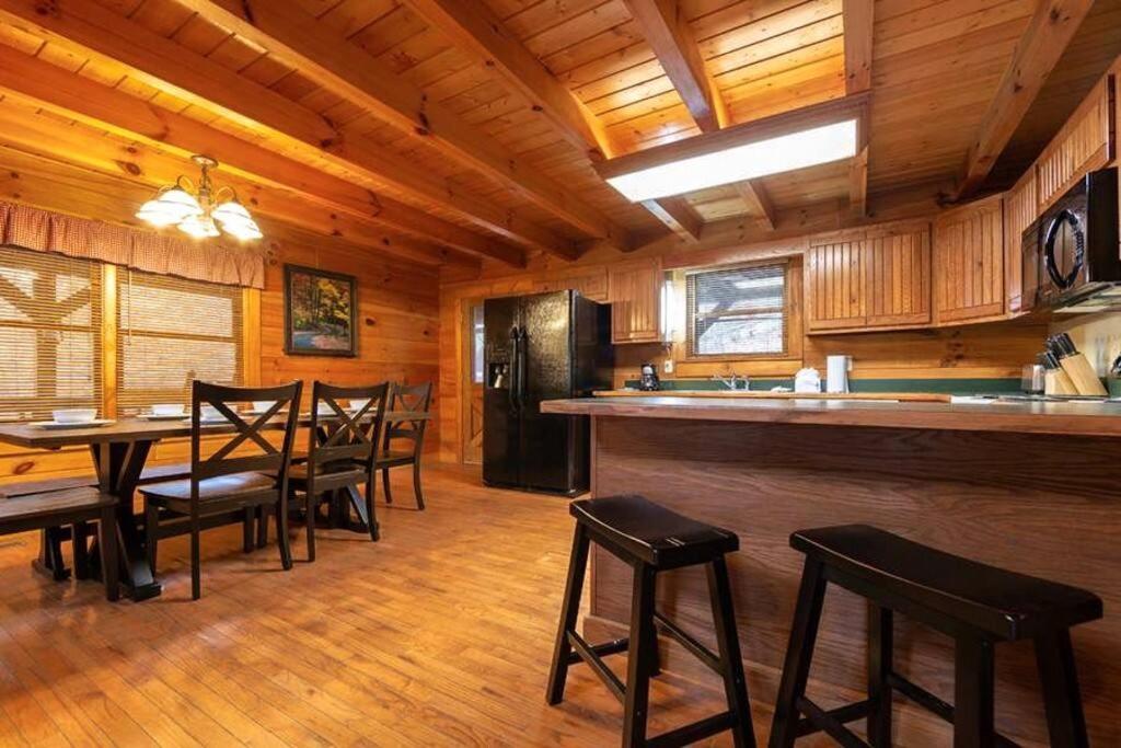Pigeonforge Cabin Game Roomdog Friendlyhot Tub Pigeon Forge Exterior photo